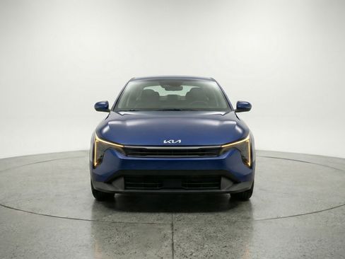 Used 2025 Kia K4 FWD image 2