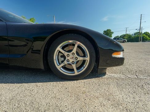 Used 2004 Chevrolet Corvette Convertible w/ Preferred Equipment Group RWD image 9