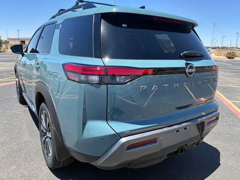 New 2026 Nissan Pathfinder Platinum FWD image 4