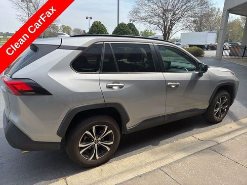 Used 2021 Toyota RAV4 LE image 5
