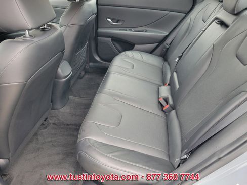 Used 2022 Hyundai Elantra Limited image 11