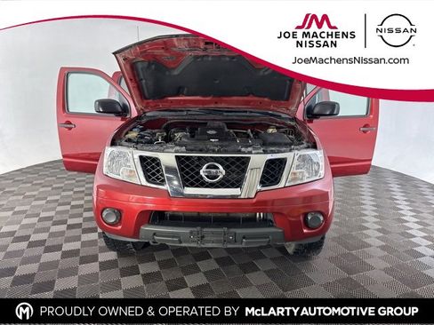 Used 2018 Nissan Frontier SV image 11