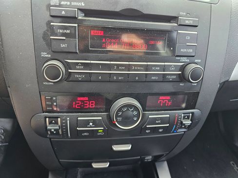 Used 2009 Kia Borrego LX w/ Convenience Pkg AWD/4WD image 12