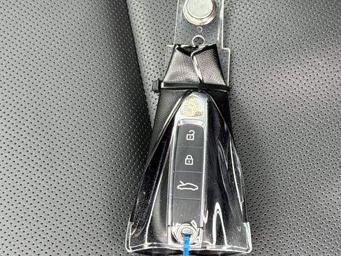 Used 2024 Porsche 911 Carrera w/ Premium Package image 34