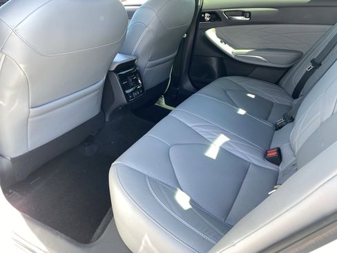 Used 2020 Toyota Avalon Limited w/ Advanced Safety Package FWD image 14