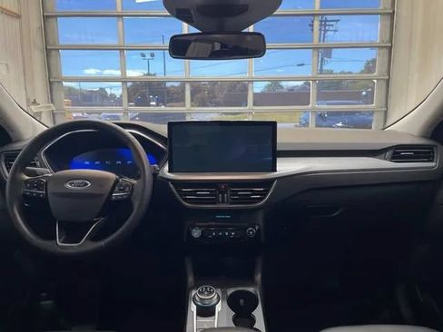 Used 2025 Ford Escape Platinum AWD/4WD image 21