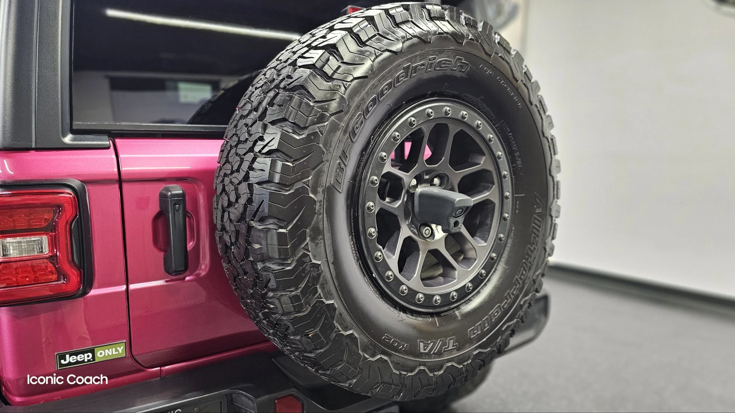 Used 2021 Jeep Wrangler Unlimited Rubicon w/ Xtreme Recon 35" Tire Package AWD/4WD image 28