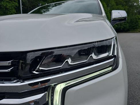 Used 2024 Chevrolet Tahoe Premier AWD/4WD image 32