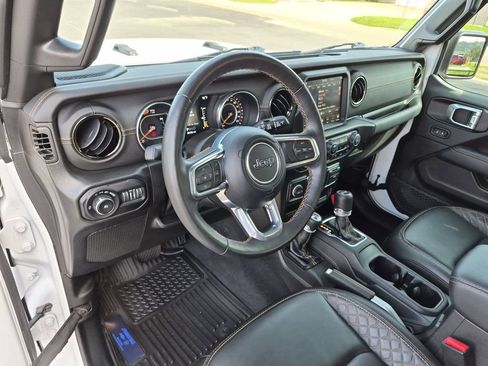 Used 2022 Jeep Wrangler Unlimited Sahara AWD/4WD image 9