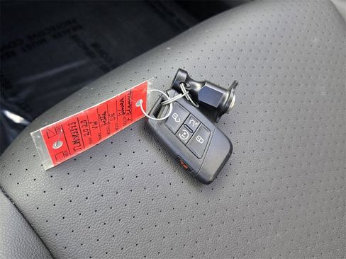 Used 2020 Volkswagen Jetta SE w/ SE Cold Weather Package image 19