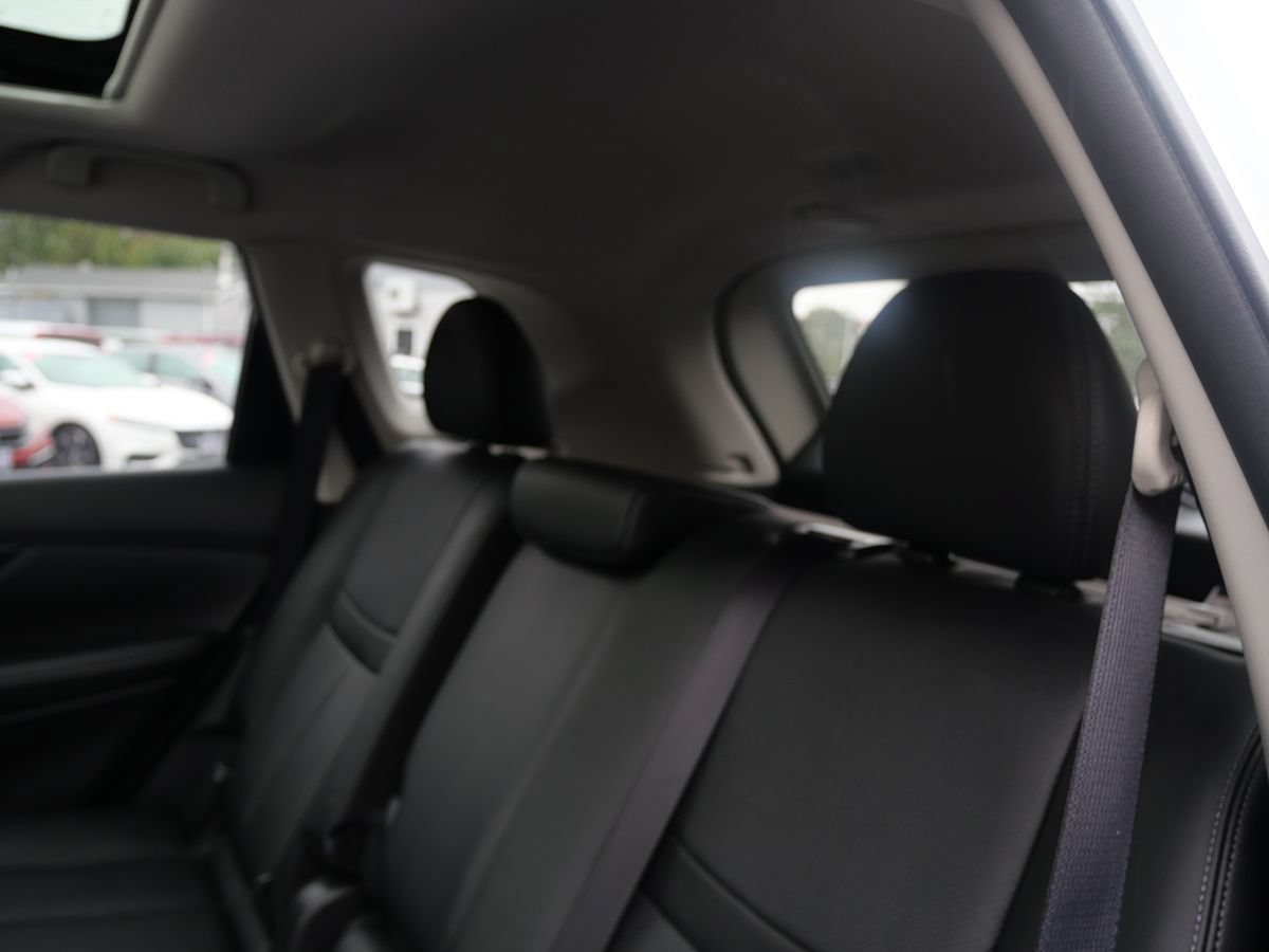 Used 2017 Nissan Rogue SL w/ SL Premium Package AWD/4WD image 23
