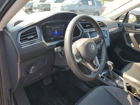 Used 2022 Volkswagen Tiguan SE AWD/4WD image 15