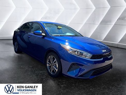 Used 2023 Kia Forte LXS FWD image 5