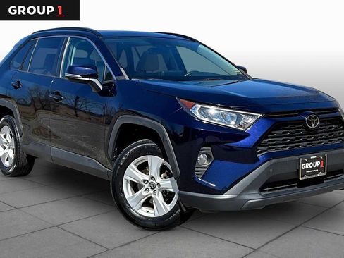 Used 2021 Toyota RAV4 XLE w/ Convenience Package image 3
