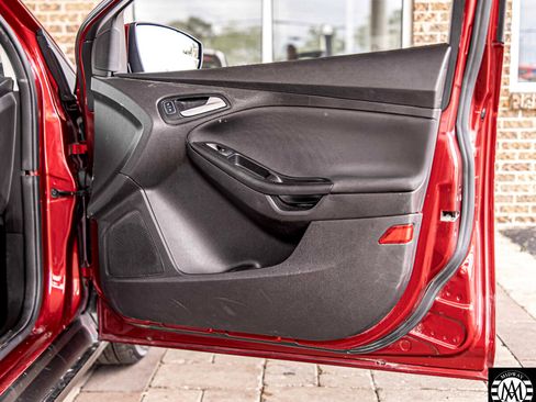 Used 2017 Ford Focus SE image 40