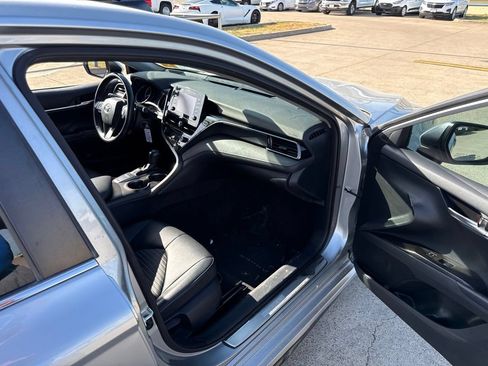Used 2022 Toyota Camry SE FWD image 14