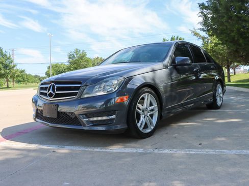 Used 2014 Mercedes-Benz C 300 4MATIC Sedan image 3