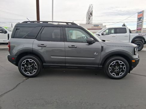 Used 2025 Ford Bronco Sport Outer Banks w/ Outer Banks Tech Package+ image 2