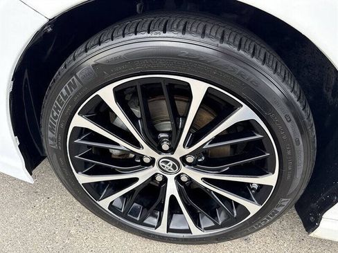 Used 2018 Toyota Camry SE FWD image 16