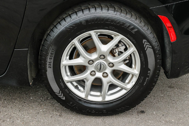 Used 2024 Chrysler Pacifica Touring-L FWD image 8