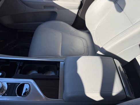 Used 2015 Jaguar XF Premium image 14