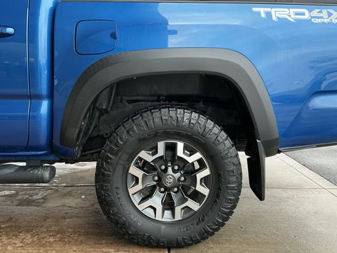 Used 2018 Toyota Tacoma TRD Off-Road image 23