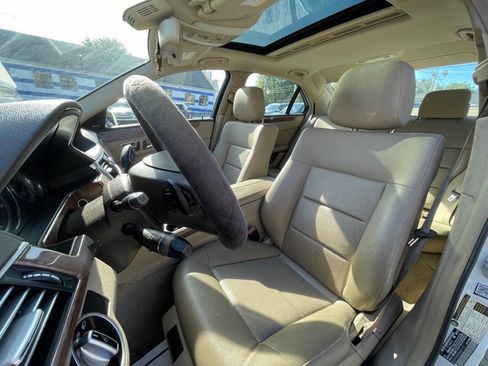 Used 2011 Mercedes-Benz E 350 4MATIC Sedan image 11