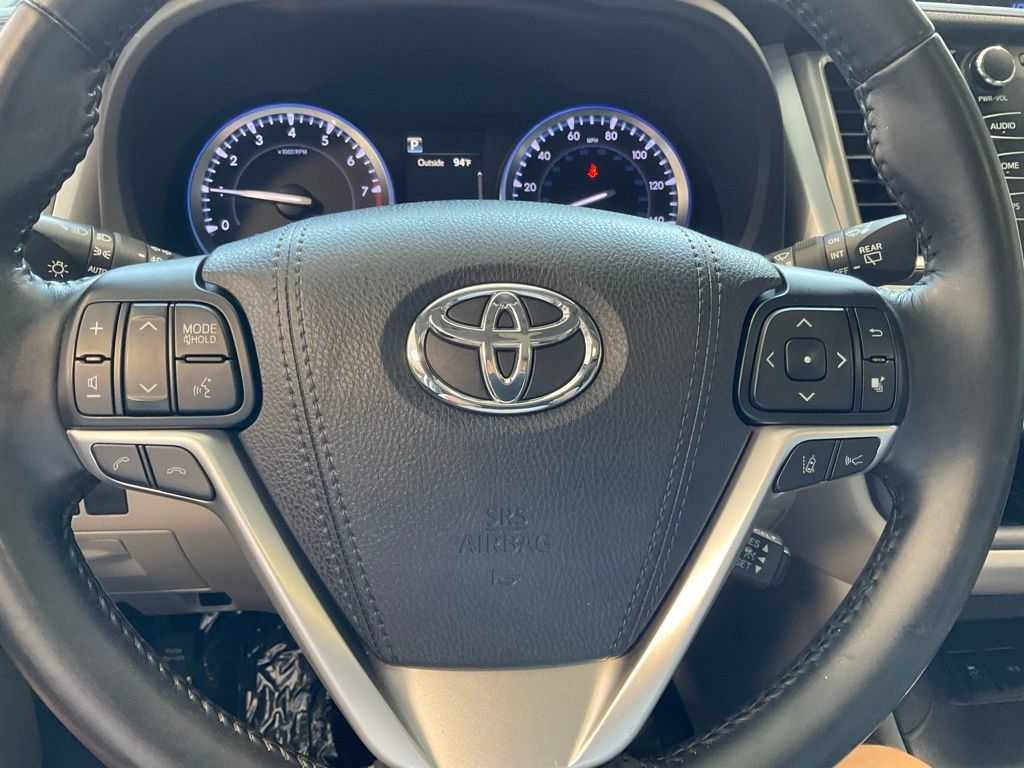 Used 2018 Toyota Highlander XLE AWD/4WD image 11