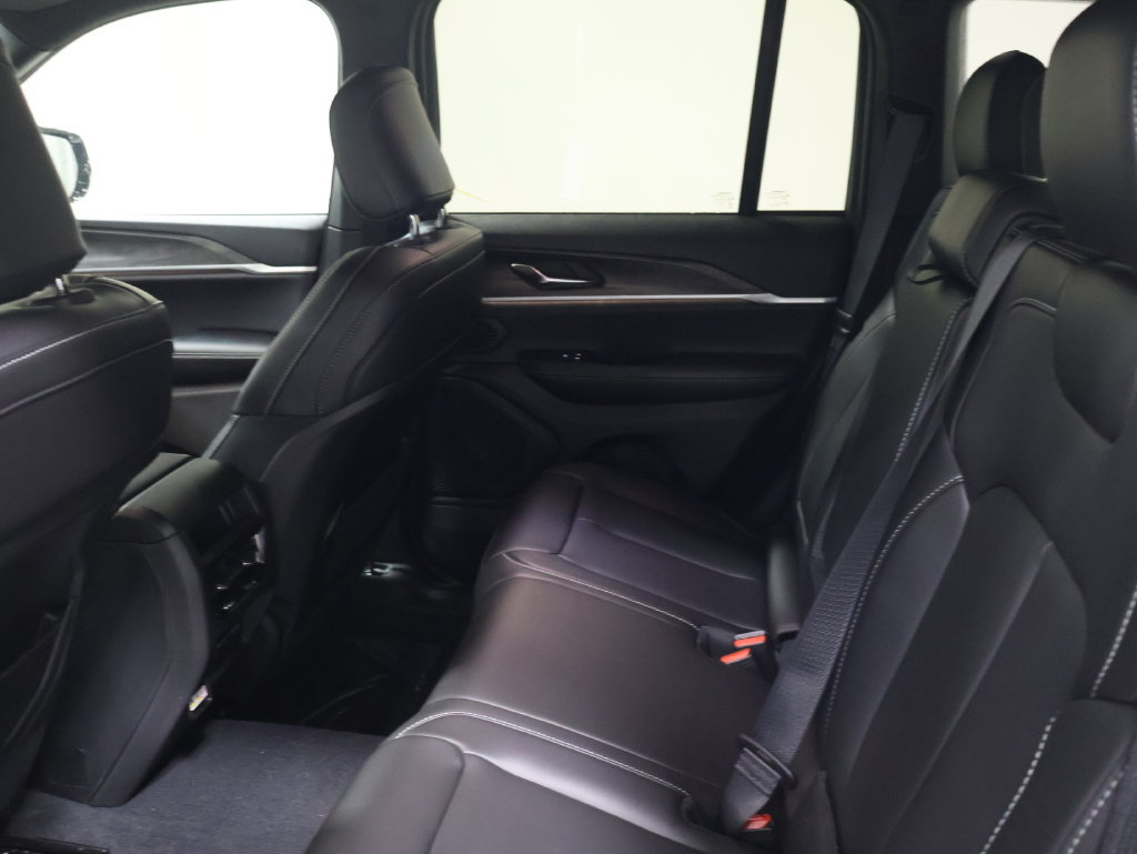 New 2027 Jeep Grand Cherokee Limited AWD/4WD image 11