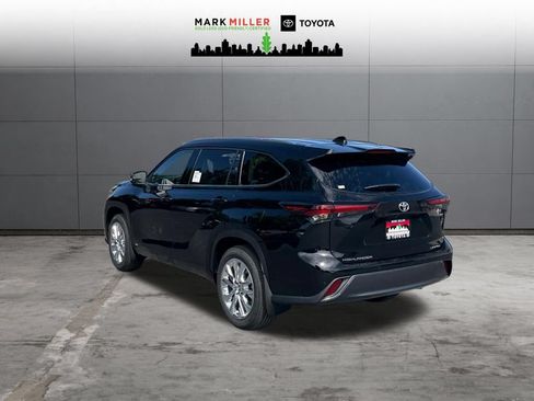 New 2026 Toyota Highlander Limited AWD/4WD image 3
