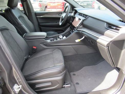 New 2026 Jeep Grand Cherokee Altitude RWD image 10