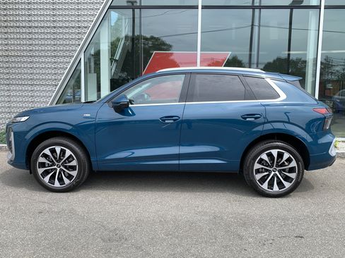 Certified 2026 Audi Q3 quattro 2.0T AWD/4WD image 2