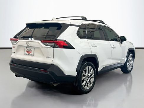 Used 2020 Toyota RAV4 XLE Premium FWD image 4