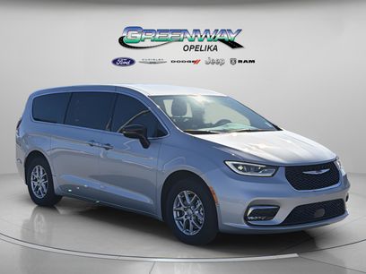 New 2026 Chrysler Pacifica Select