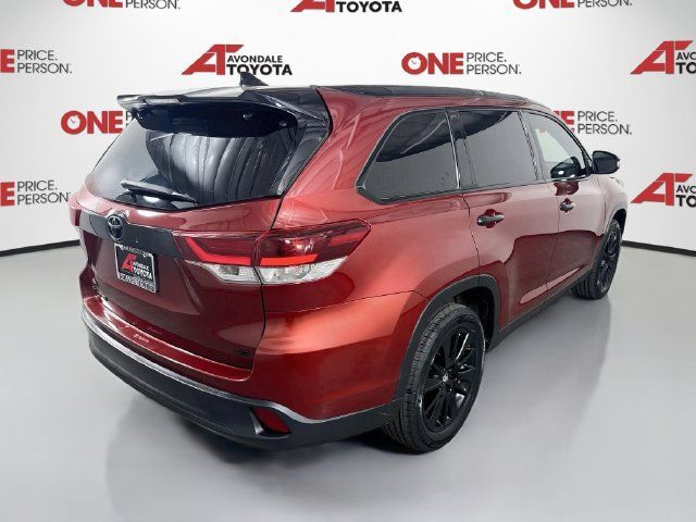 Certified 2019 Toyota Highlander SE w/ Nightshade Edition FWD image 8
