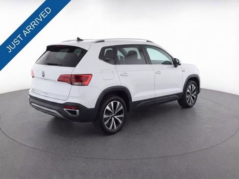 Used 2024 Volkswagen Taos SE image 6