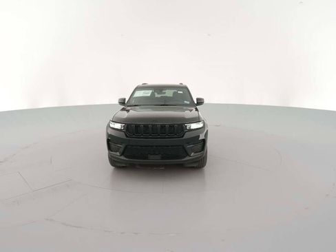 New 2025 Jeep Grand Cherokee Altitude image 2