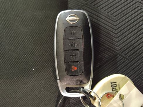 Used 2025 Nissan Versa SV FWD image 32