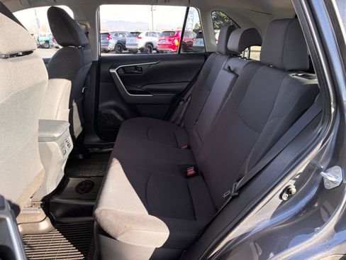 Used 2019 Toyota RAV4 LE w/ Carpet Mat Package image 25