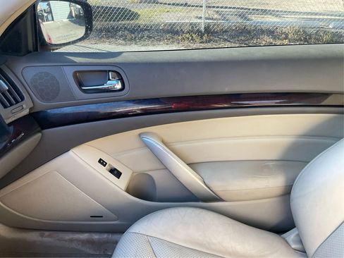 Used 2011 INFINITI G37 Journey w/ Premium Pkg image 17