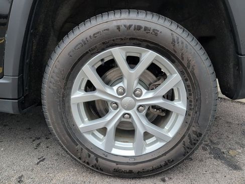 Used 2023 Jeep Grand Cherokee Limited AWD/4WD image 11