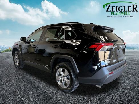Used 2023 Toyota RAV4 LE AWD/4WD image 3