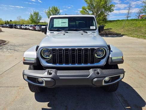 Used 2024 Jeep Gladiator Sport image 10