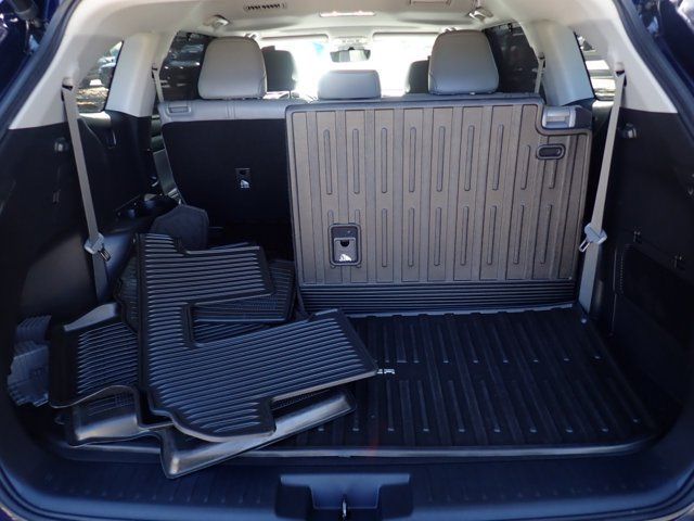 Used 2023 Toyota Highlander XLE AWD/4WD image 8