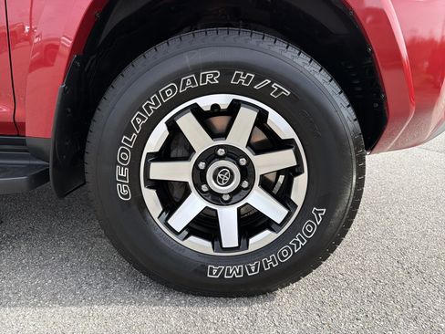 Used 2024 Toyota 4Runner TRD Off-Road image 24