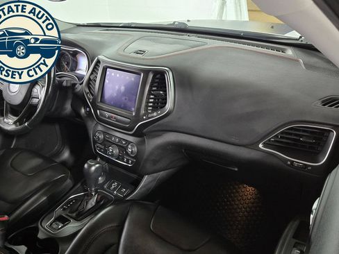 Used 2019 Jeep Cherokee Trailhawk w/ Comfort/Convenience Group AWD/4WD image 41