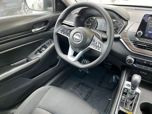 Used 2025 Nissan Altima 2.5 SV image 30