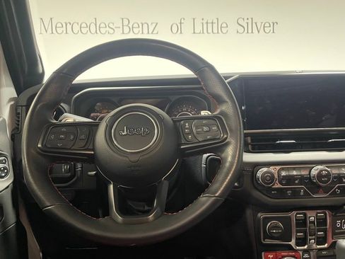 Used 2024 Jeep Wrangler Unlimited Rubicon 392 image 31