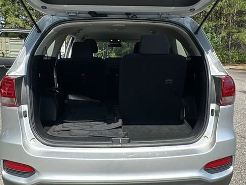 Used 2019 Kia Sorento L FWD image 18