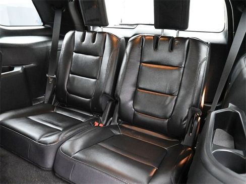 Used 2018 Ford Explorer XLT w/ Equipment Group 202A image 13